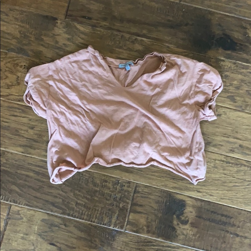 clay colored v-neck T-shirt cropped